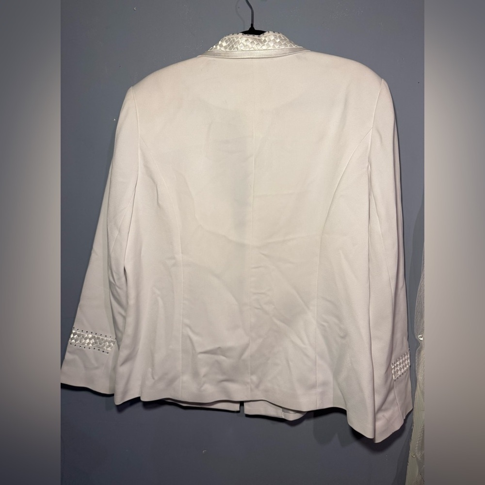 Francesca's Betini White Blazer Tailored Suit Jacket with Embroidery - Picture 7 of 9